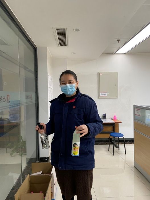 为各部门配备消毒液、喷壶要求各部门每天消毒至少一次并做消毒记录.jpg