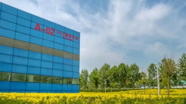 兴发娱乐集团再入福布斯榜，升212位